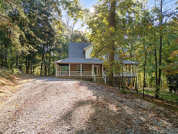 2nd image of 1084 Mountain Rd