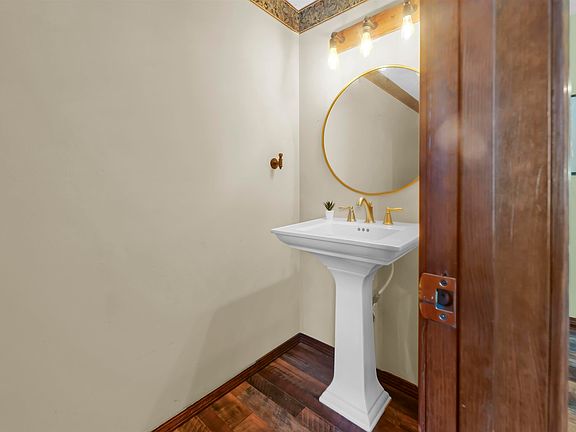 4th image of 4105 W Portage Trl