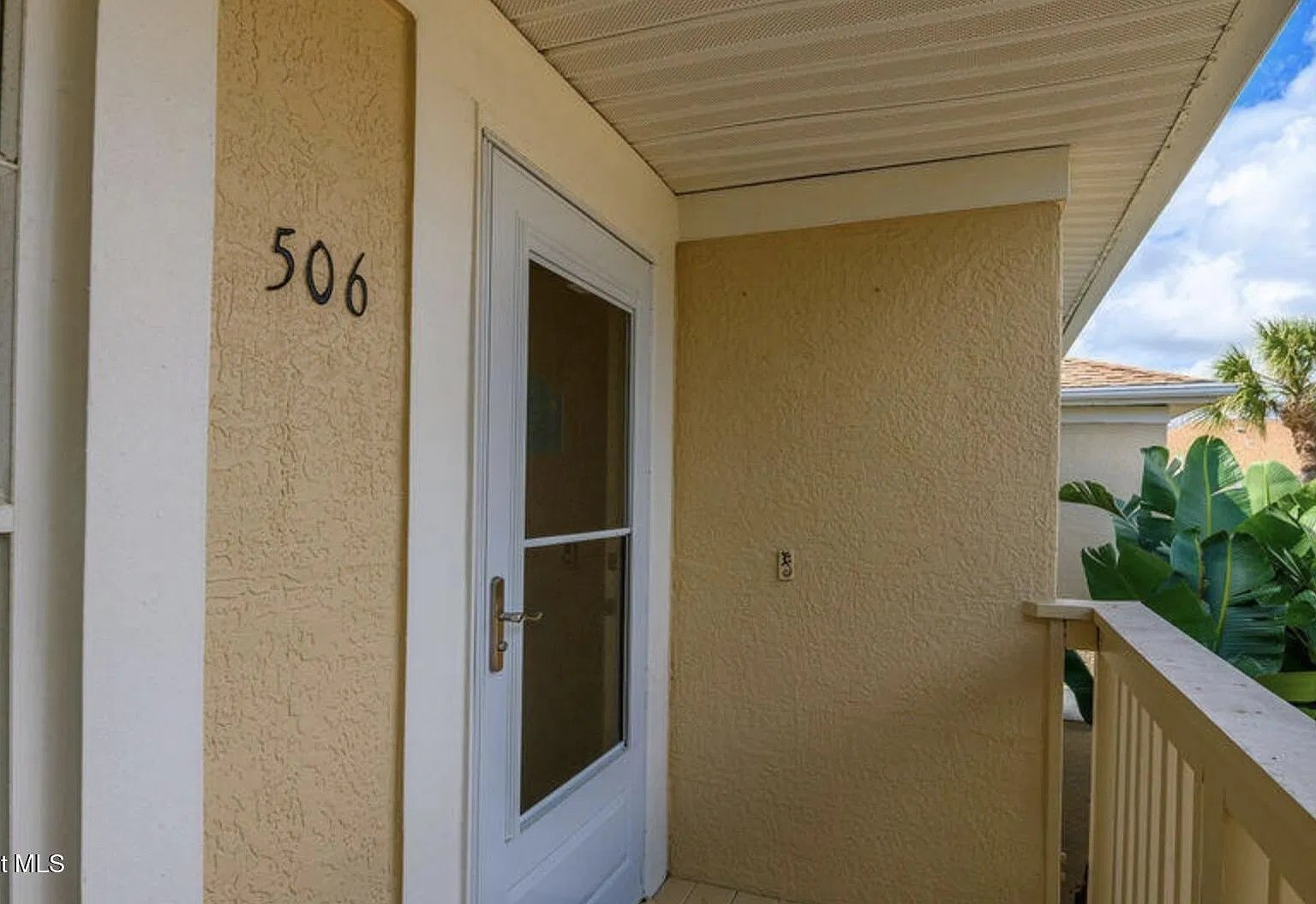 3 bed, 2.0 bath, 1370 sqft, $2,350 — Photo 3
