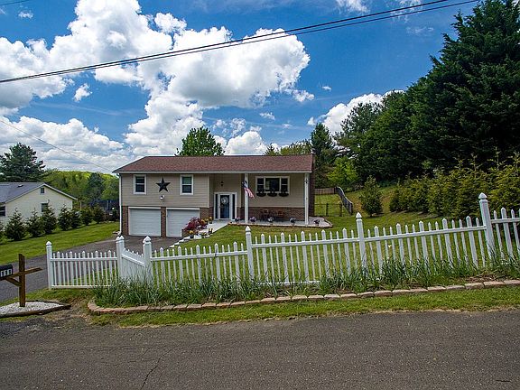 2nd image of 111 Greenhaven Dr