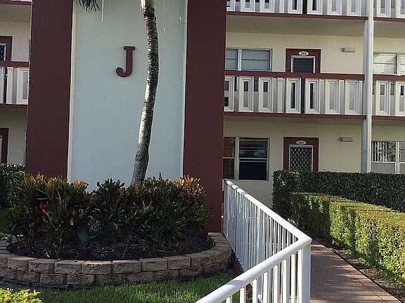 Entry to front door