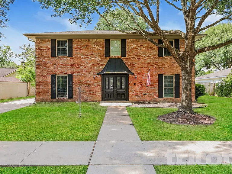 2307 Hilton Head Dr — Photo 1