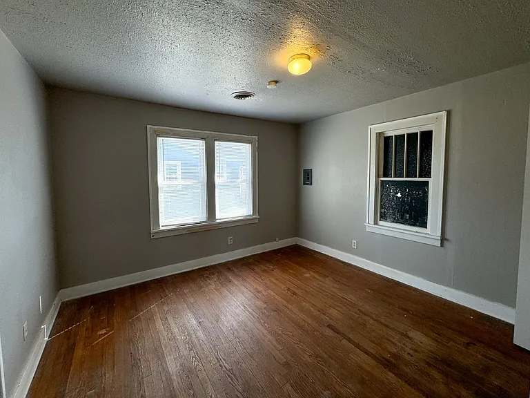913 N Boulevard St — Photo 19