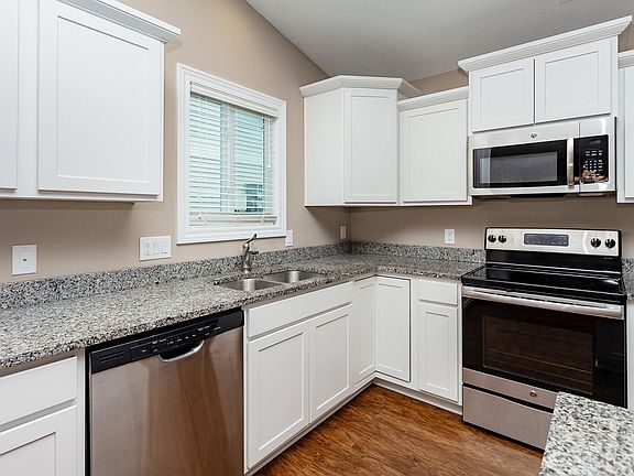 3rd image of 2233 E Highview Dr