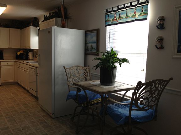 Eat in kitchen