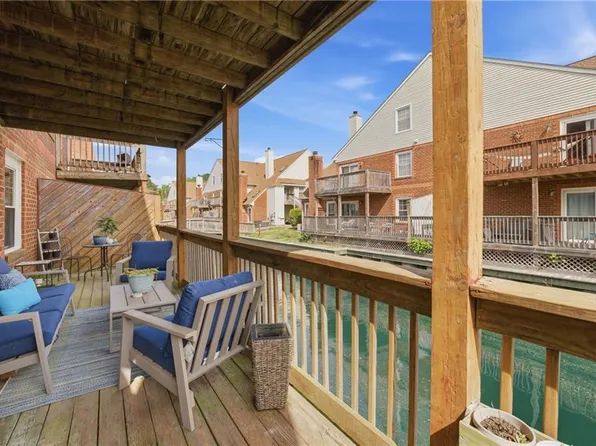 5104 Walkers Grant Ln, Virginia Beach, VA 23455