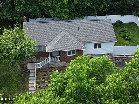 5th image of 226 Logan Ave