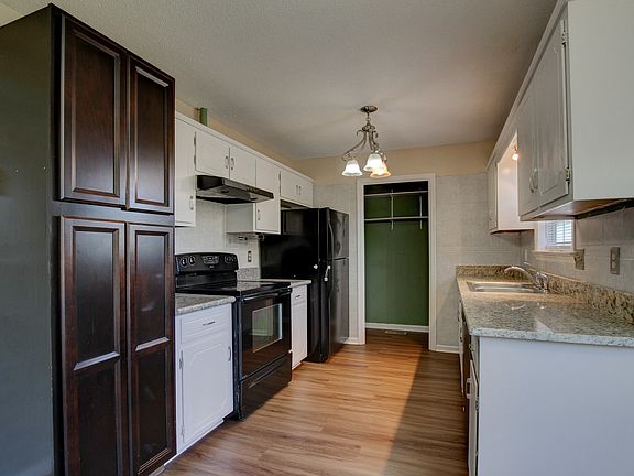 3rd image of 245 Moncrest Dr