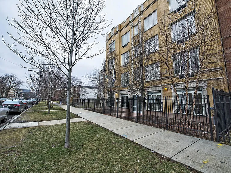 4114 W Washington — Photo 17