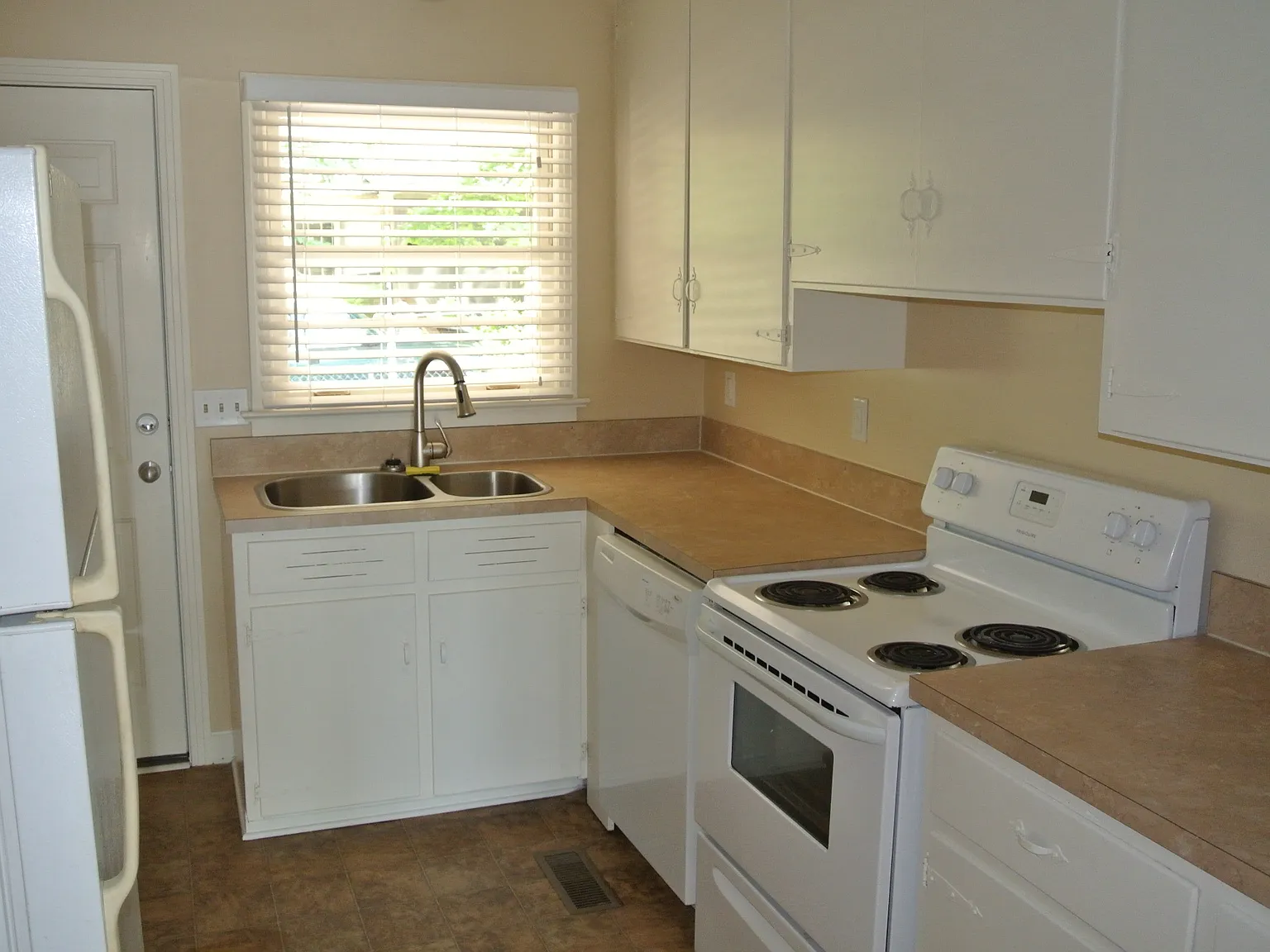 503 E Glenn Avenue - NA — Photo 2