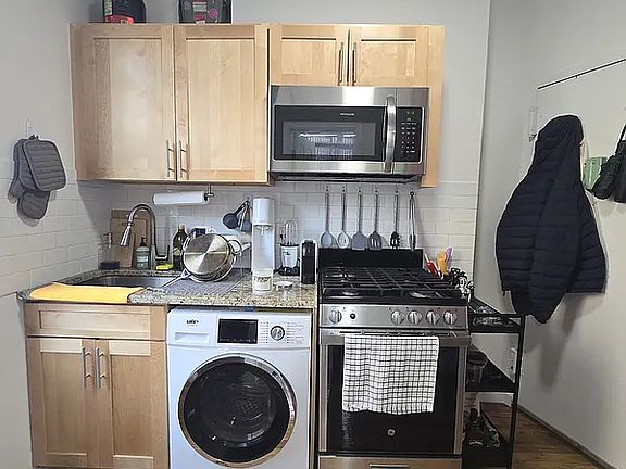 4th image of 91 E 3rd St #19
