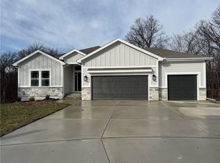 1300 Melissa Ct, Kearney, MO 64060