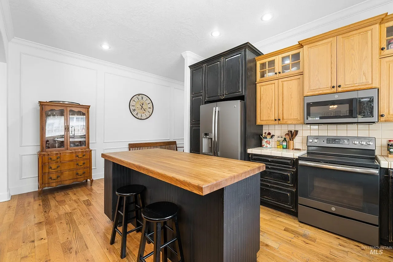 525 South Woodhaven Avenue - 1 — Photo 2