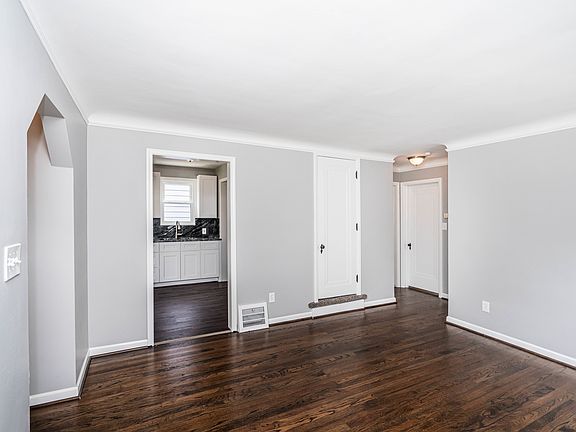 5th image of 1030 Lincoln Ave