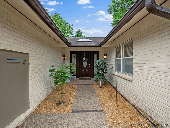 2nd image of 1555 Pecan Pl
