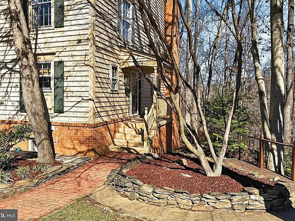 4th image of 7994 Hidden Bridge Dr