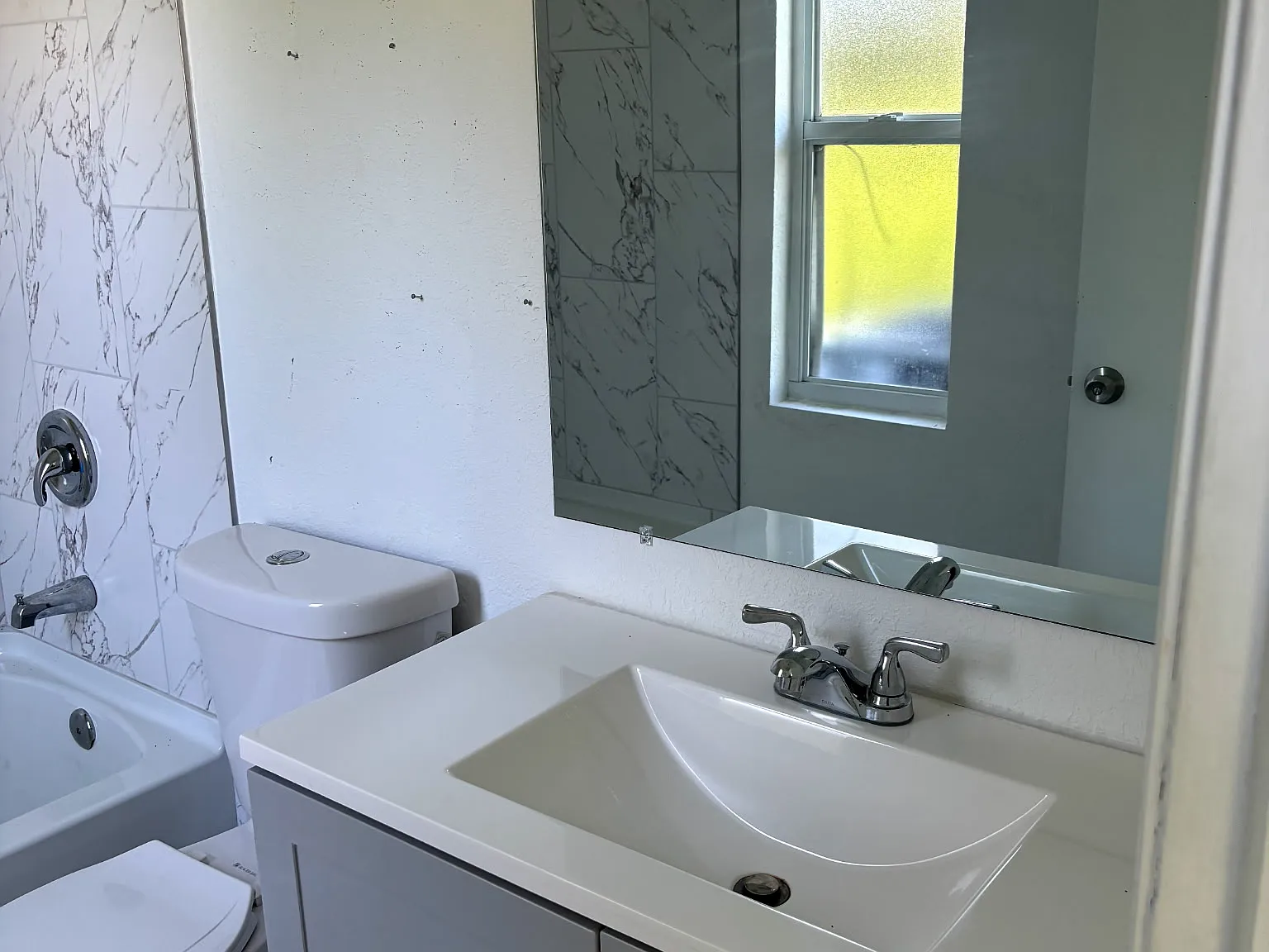 3 bed, 1100 sqft, $2,100 — Photo 4