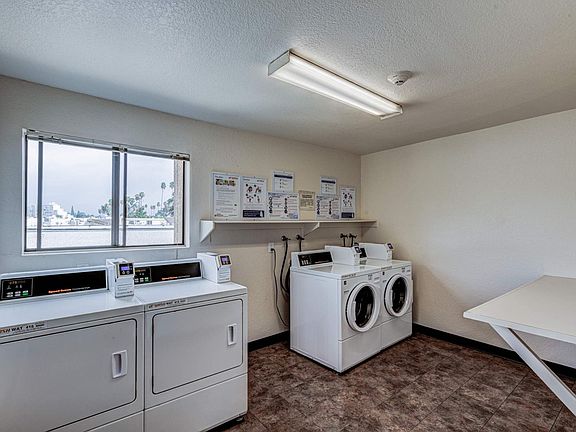 4th image of 15123 Sherman Way #2fcef77c9