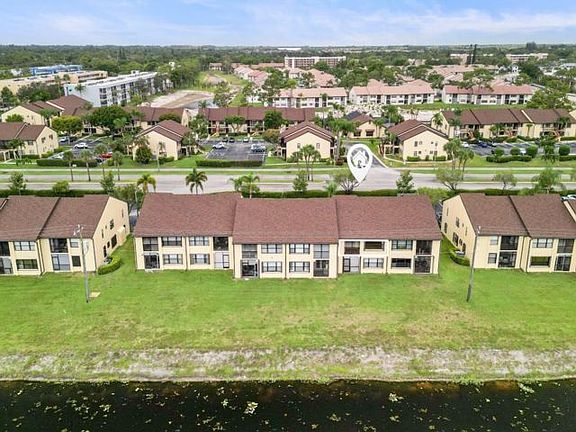 3rd image of 4698 Lucerne Lakes Blvd E