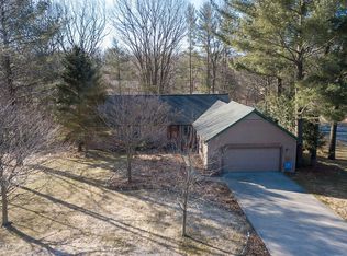 18622 Sioux Dr, Spring Lake, MI 49456