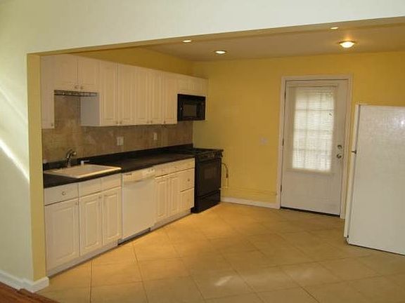 2nd image of 117 Blydenburg Ave