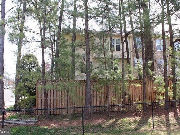 4th image of 7800 Carsley Ct