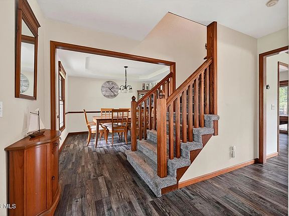 4th image of 1212 Valley Bluff Dr