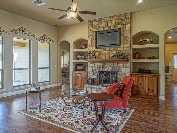 3rd image of 2210 Garden Gate Cir