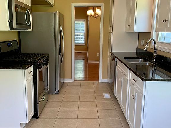 5th image of 300 Abbottswood Dr