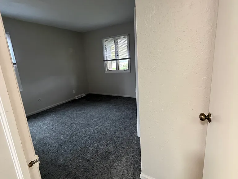 5544 Cresthaven Ln #C — Photo 10