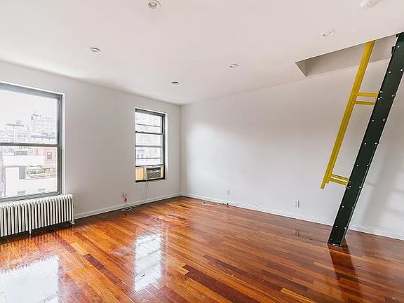 3rd image of 235 W 14th St #D4