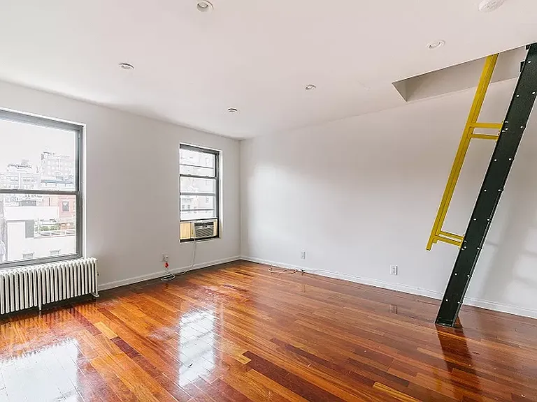 235 W 14th St #D4 — Photo 3