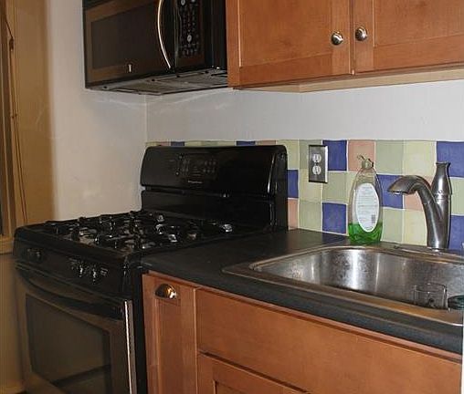 3rd image of 5 Oakdale Mnr APT B24