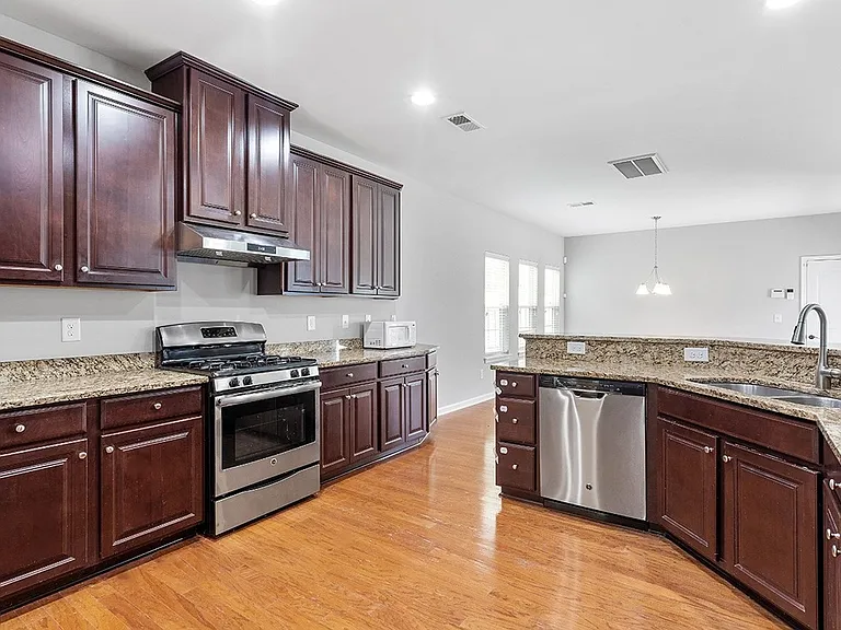 1121 Survada Ln — Photo 4