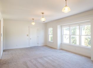 Two Weeks Free! Charming 2bd/1ba Top Floor Apartment! Laundry! Parking! Progressive, Mill Valley, CA 94941