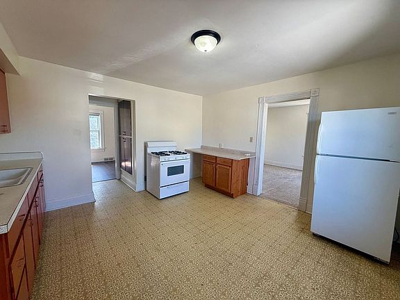 3rd image of 110 Adrian St