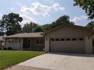 205 N Chambers Trl, Claremore, OK 74017