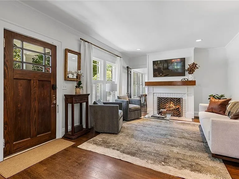 663 Yorkshire Rd NE — Photo 11