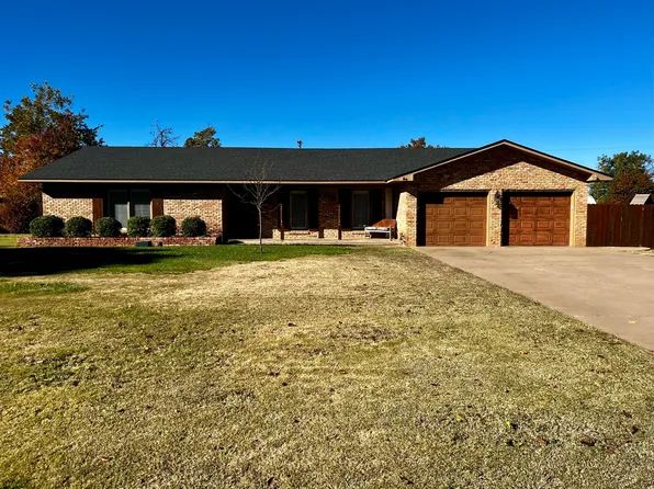 213 Yucca Ter, Plainview, TX 79072