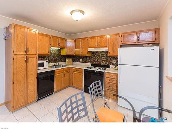 3rd image of 566 Topaz Ln
