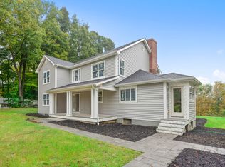8 Meadow Park Rd, Baldwin Place, NY 10505