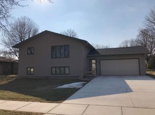 415 Lee St, Vermillion, SD 57069