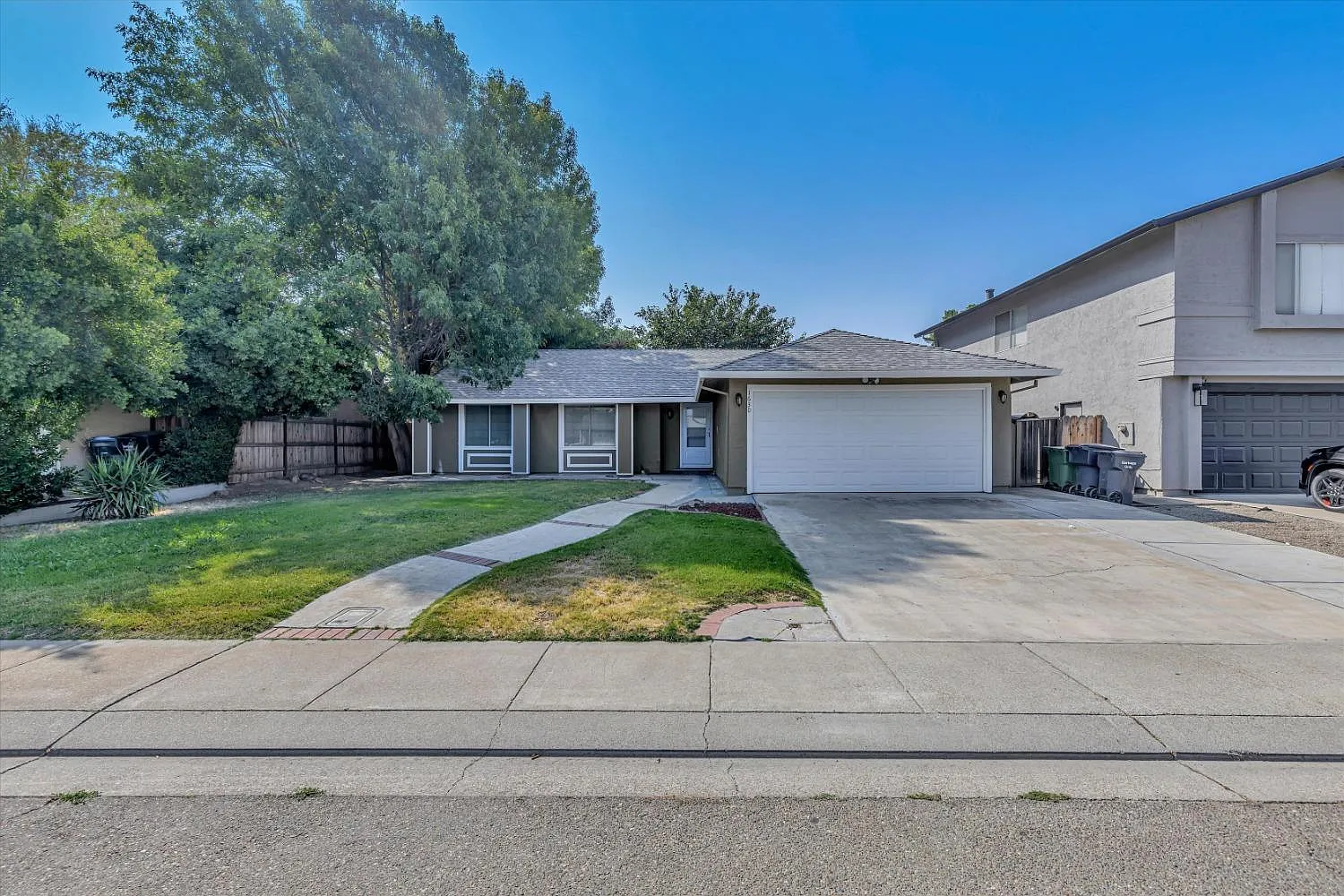 1630 Valerie Ln photo 1
