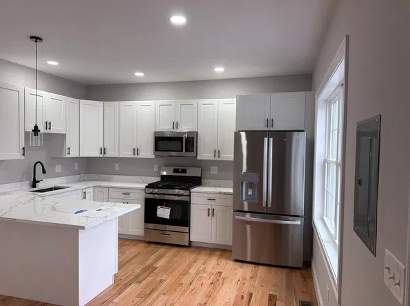 360 High St #2, Fall River, MA 02720