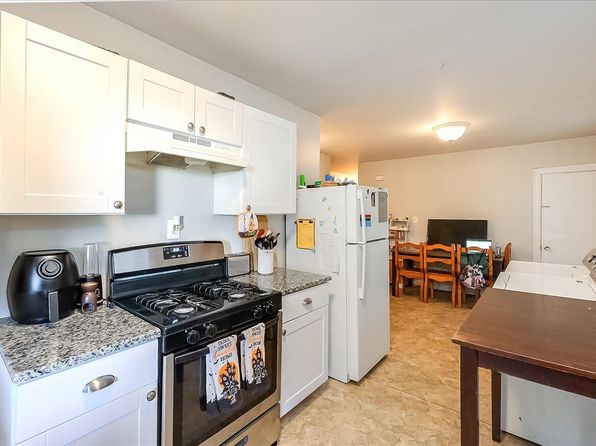 lexington-kentucky-2093667214 picture