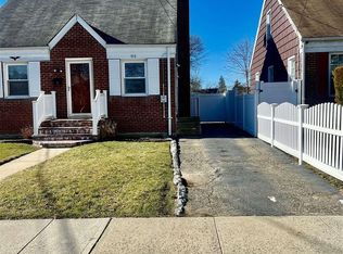414 Locust Ave, Uniondale, NY 11553