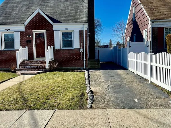 414 Locust Avenue, Uniondale, NY 11553