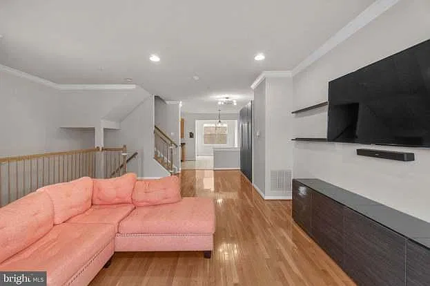 113 Lloyd St — Photo 2