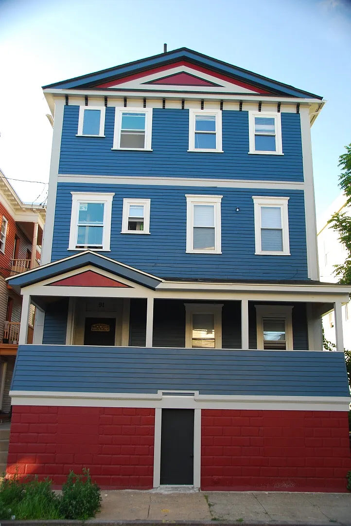 3 bed, 1100 sqft, $2,100 — Photo 1