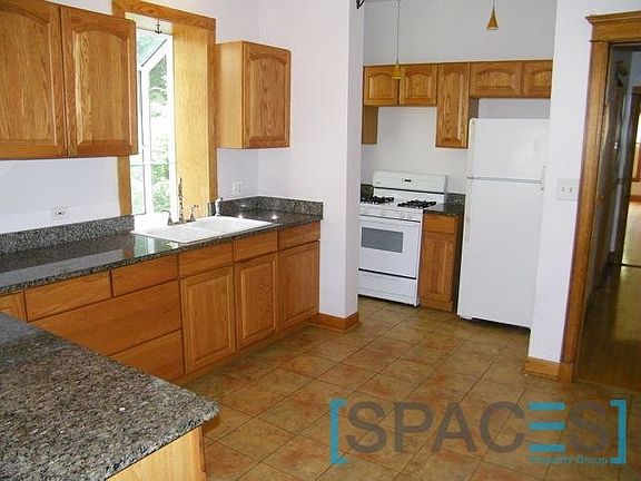 3rd image of 1400 W Belle Plaine Ave APT 1